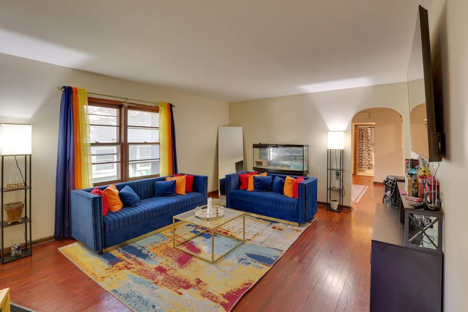 13 Miles to Arrowhead Stadium! BBQ-Ready Home Base House in Kansas City