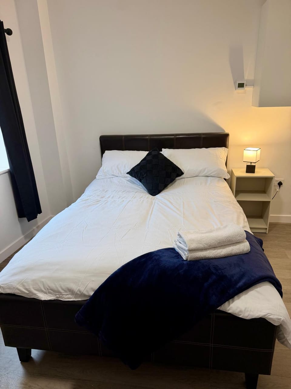 Accessible Town Centre 1 bed Flat Kettering Wi-FI Apartment in Kettering