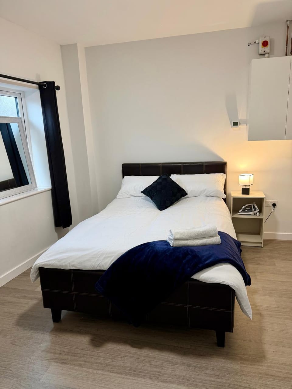 Accessible Town Centre 1 bed Flat Kettering Wi-FI Apartment in Kettering