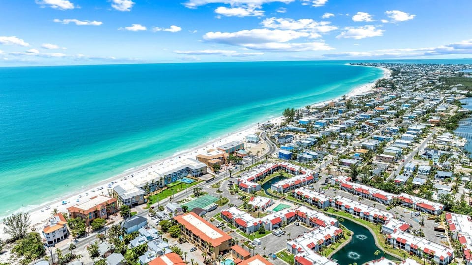 Dans Florida Condos Ocean Oasis at Runaway Bay House in Bradenton Beach