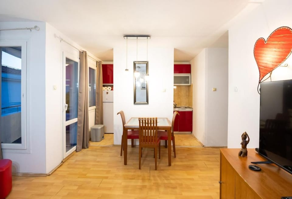 Golden Light Seaside Apartment Apartment in Budva