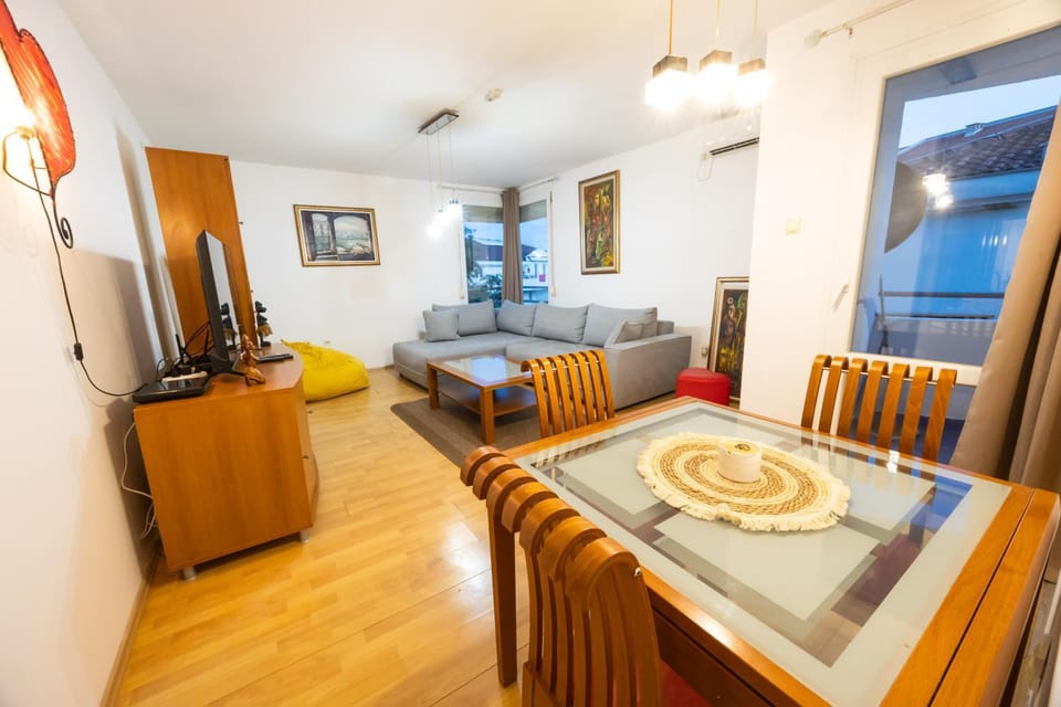 Golden Light Seaside Apartment Apartment in Budva