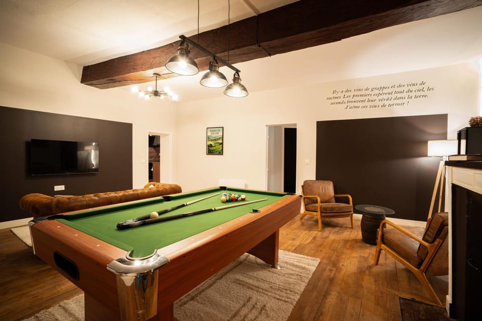Suite Lounge & Billard - La Parenthèse des Collines Apartment in Bourgogne-Franche-Comté