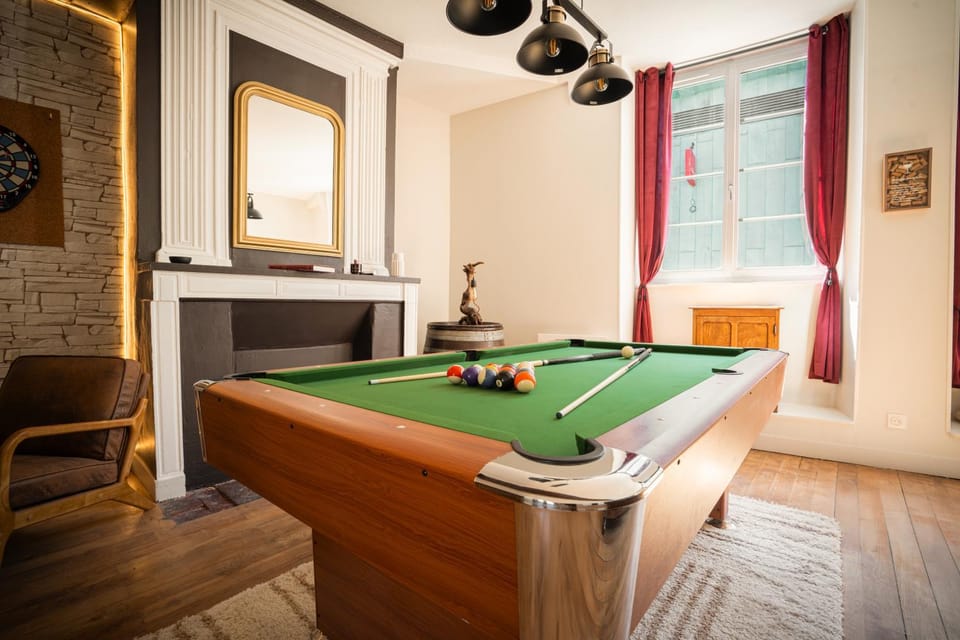 Suite Lounge & Billard - La Parenthèse des Collines Apartment in Bourgogne-Franche-Comté