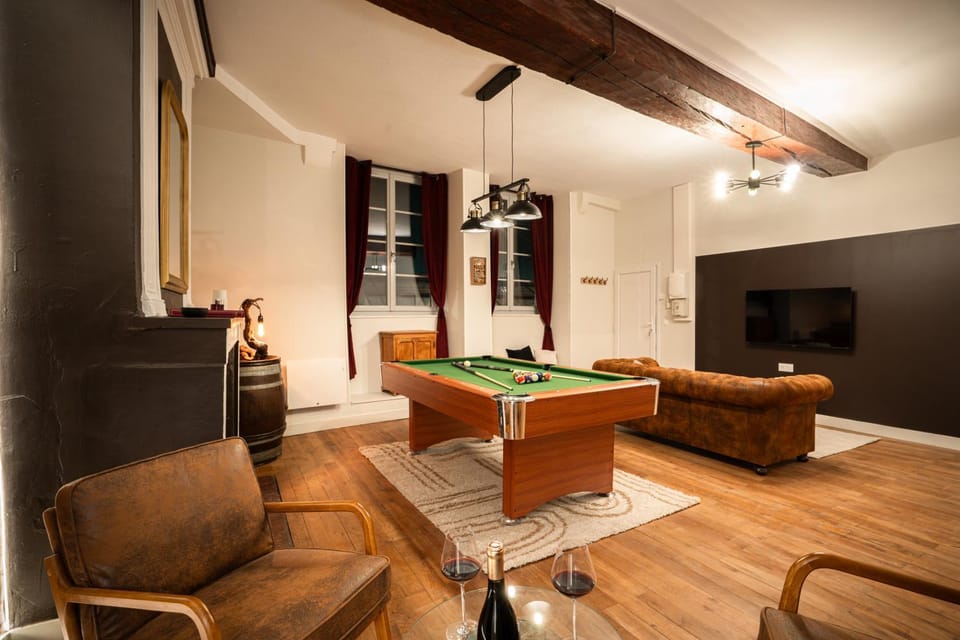 Suite Lounge & Billard - La Parenthèse des Collines Apartment in Bourgogne-Franche-Comté