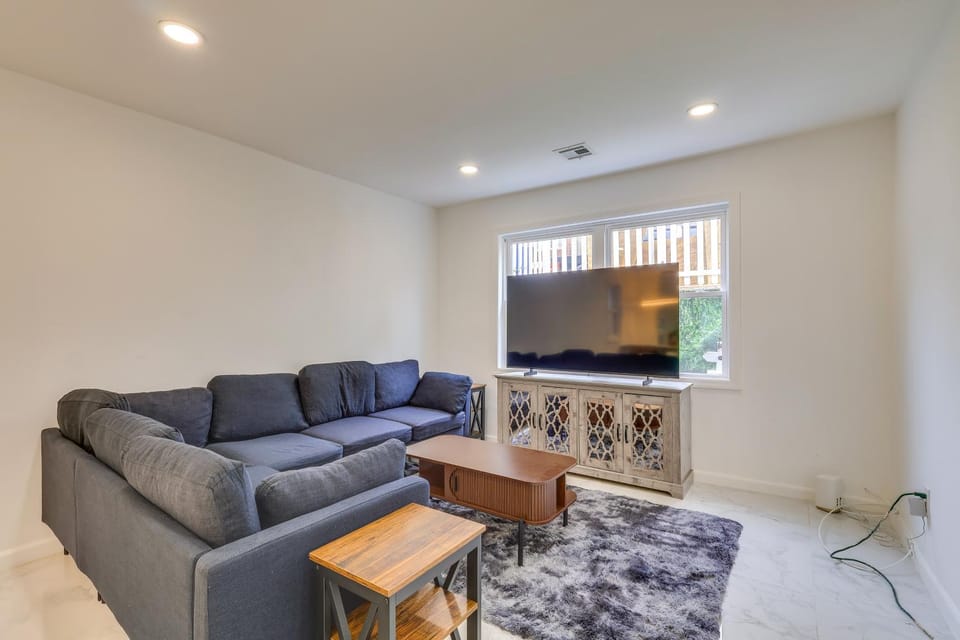 One-Seat Ride to Manhattan! Modern Townhome House in Secaucus