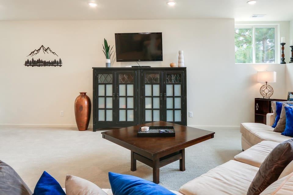 Rocky Mtn Nat'l Park + Estes Park/CSU & Golf Views Apartment in Loveland