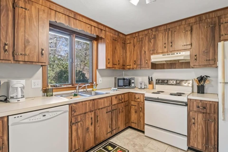 Seaside Charm! Perfect Getaway House in North Eastham