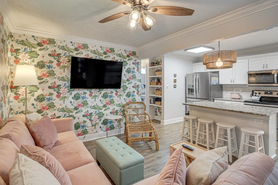 Old Town Bay St Louis Home - Walk to Attractions. House in Bay Saint Louis