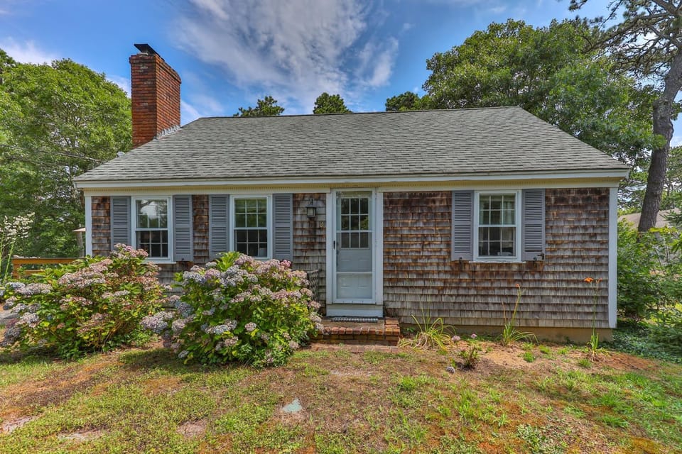 Cape Cod Cottage Near Beaches & Bike Trail House in Harwich