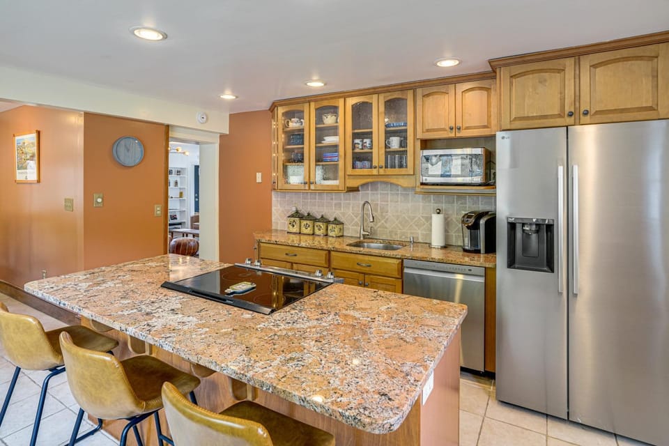 Horse Racing & Skiing in Greenwich: Dogs Welcome House in Capital District, NY, USA