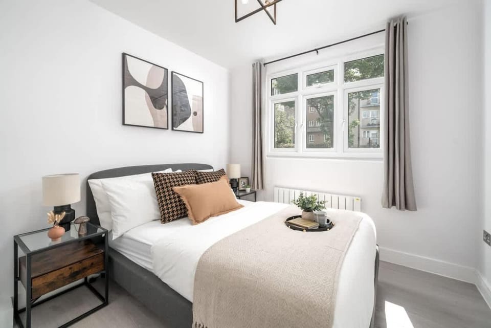 Bed, Living room, Photo of the whole room, Bedroom