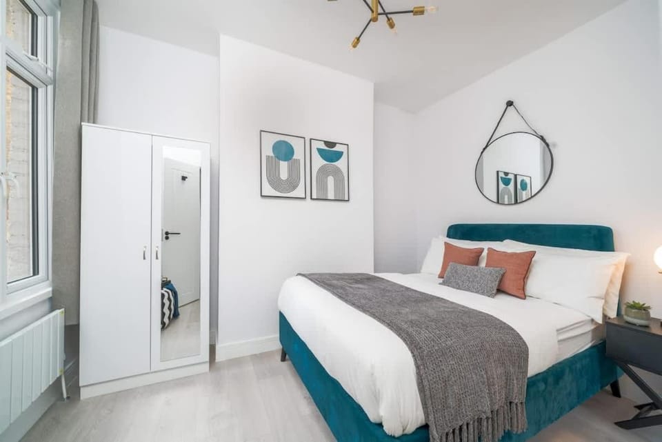Bed, Photo of the whole room, Bedroom, wardrobe