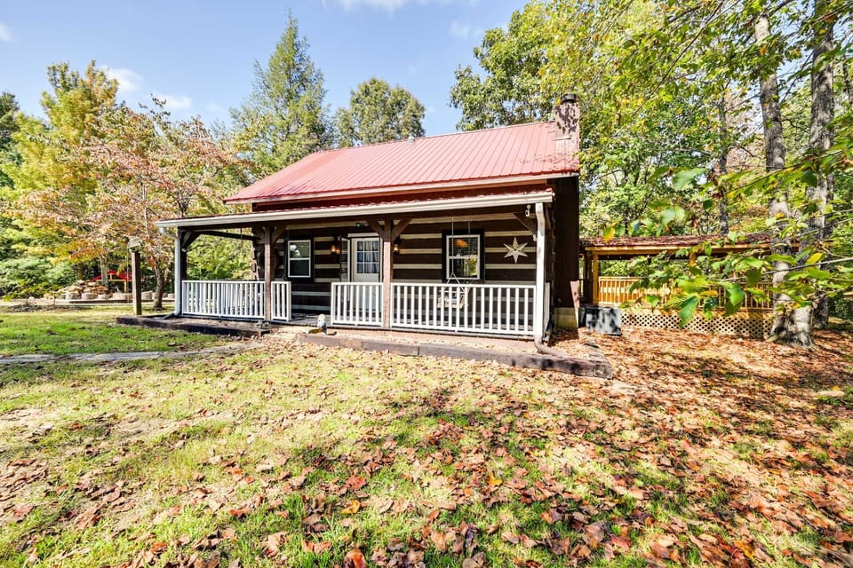 Unique Mammoth Cave Cabin w/ Teepee & Hot Tub! Cabin in Nolin Lake