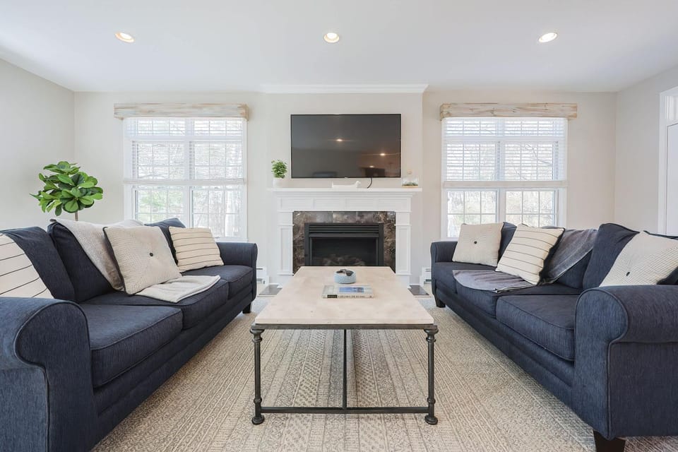 Expansive Oasis With Water Views, Walk To Beach! House in Buzzards Bay