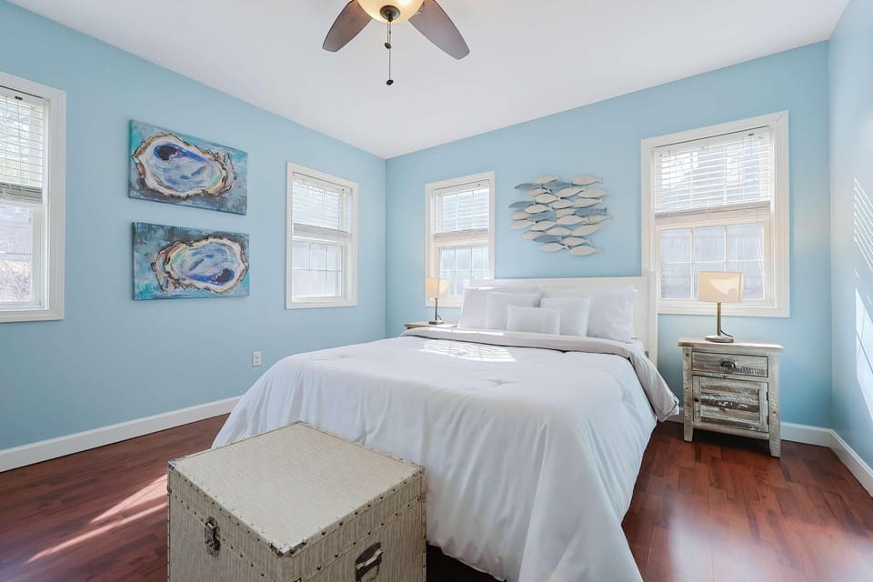 Expansive Oasis With Water Views, Walk To Beach! House in Buzzards Bay