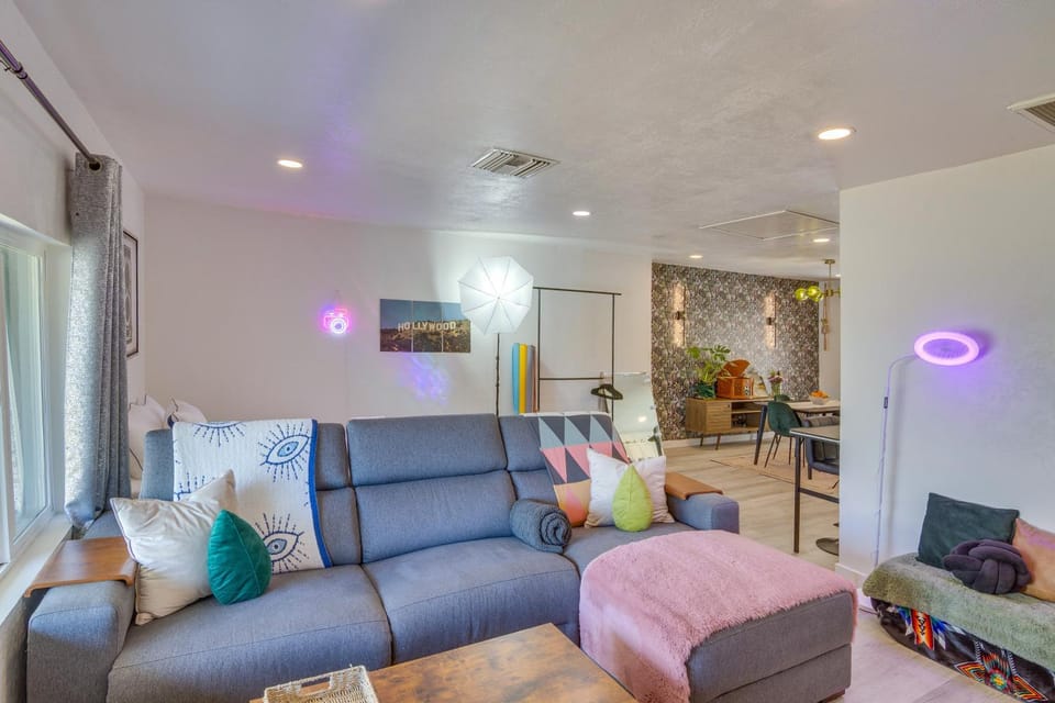 Modern LA Home w/ Garden - Work & Explore! House in North Hollywood