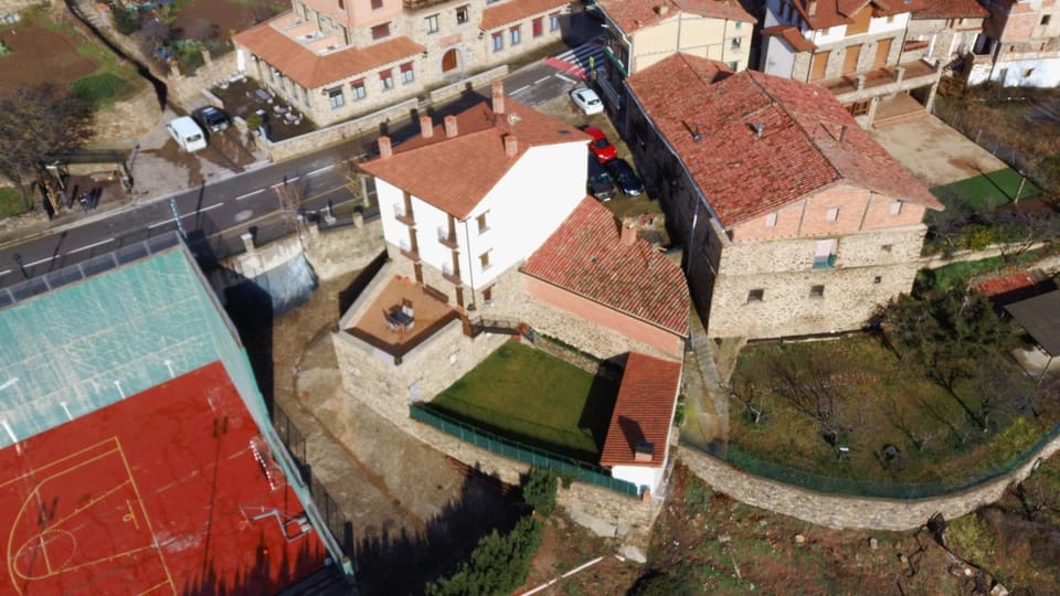 Property building, Facade/entrance, Bird's eye view, Garden, Balcony/Terrace, Balcony/Terrace, Tennis court, Garden view, Quiet street view, Parking