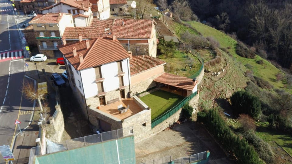 Property building, Facade/entrance, BBQ facilities, Garden, Garden, Balcony/Terrace, Balcony/Terrace, Garden view, Garden view, Mountain view, Mountain view, Parking
