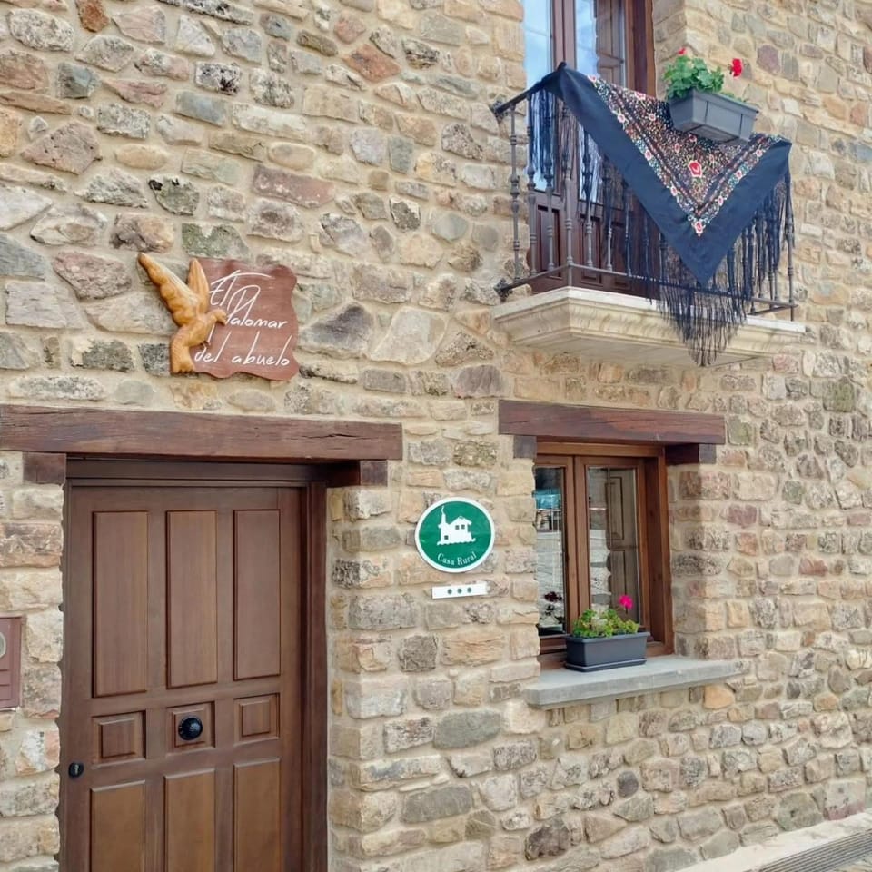Property building, Facade/entrance, Logo/Certificate/Sign