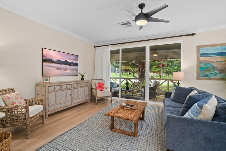Day, Garden, TV and multimedia, Balcony/Terrace, Living room, Seating area, Garden view, furniture, air conditioner