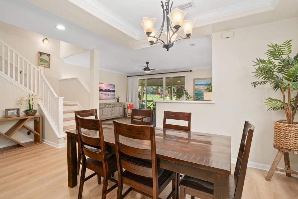 Day, Living room, Seating area, Dining area, furniture