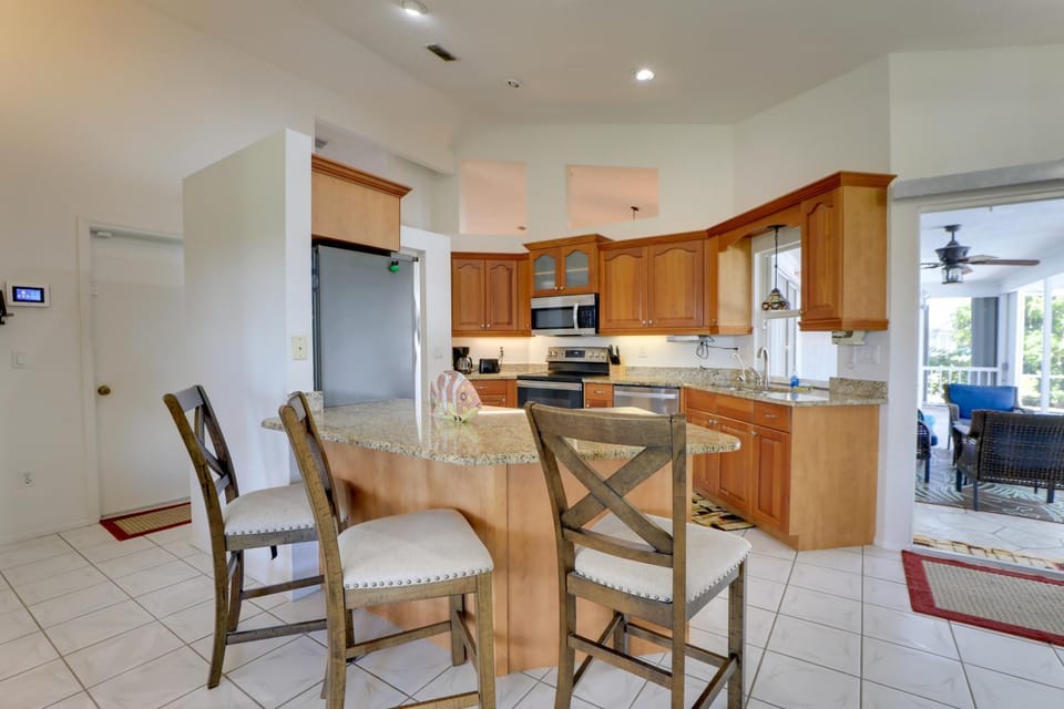 Patio & Grill! Canalfront Rotonda West Golf Escape House in Rotonda Lakes