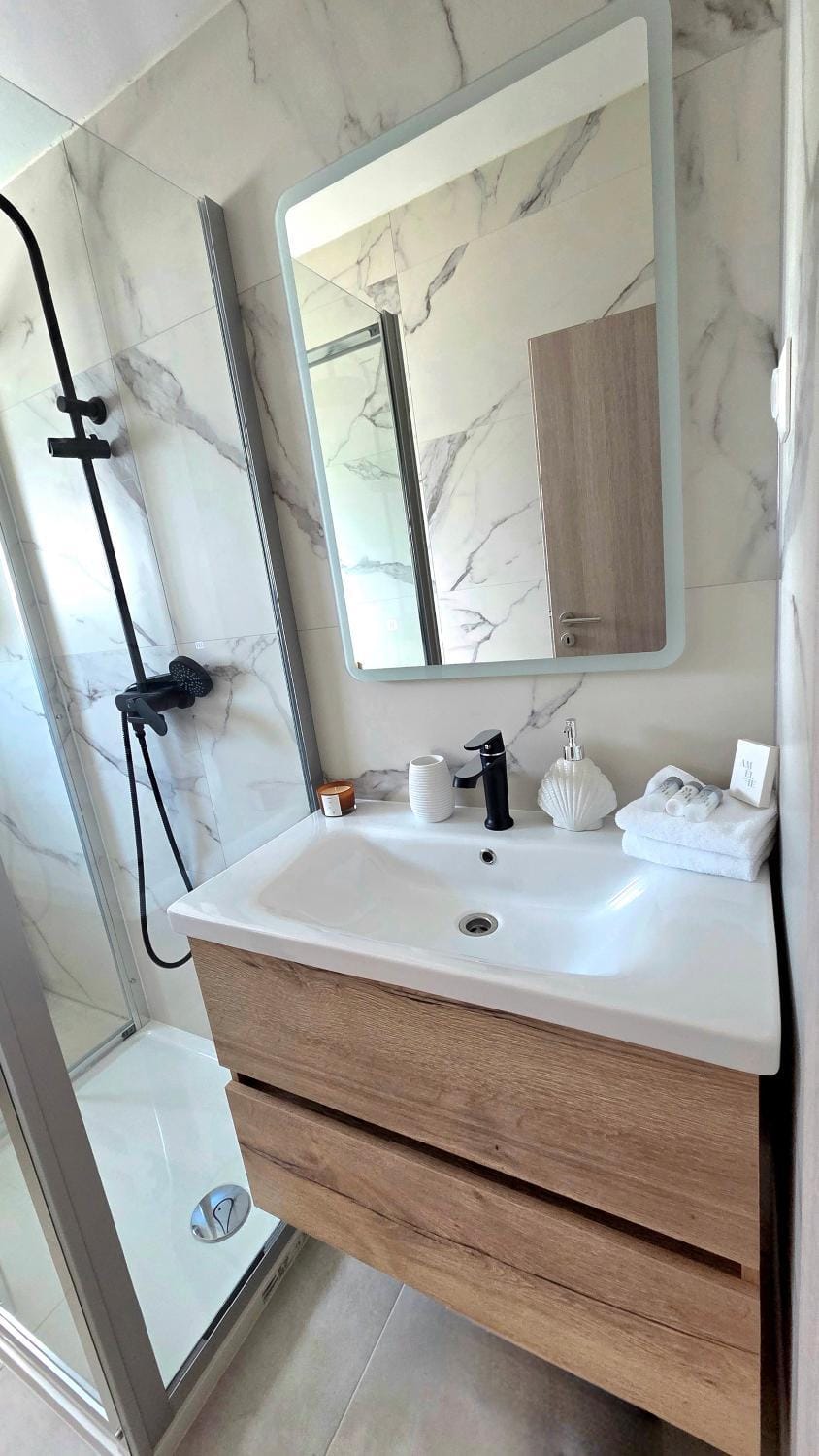 Shower, Bathroom, towels