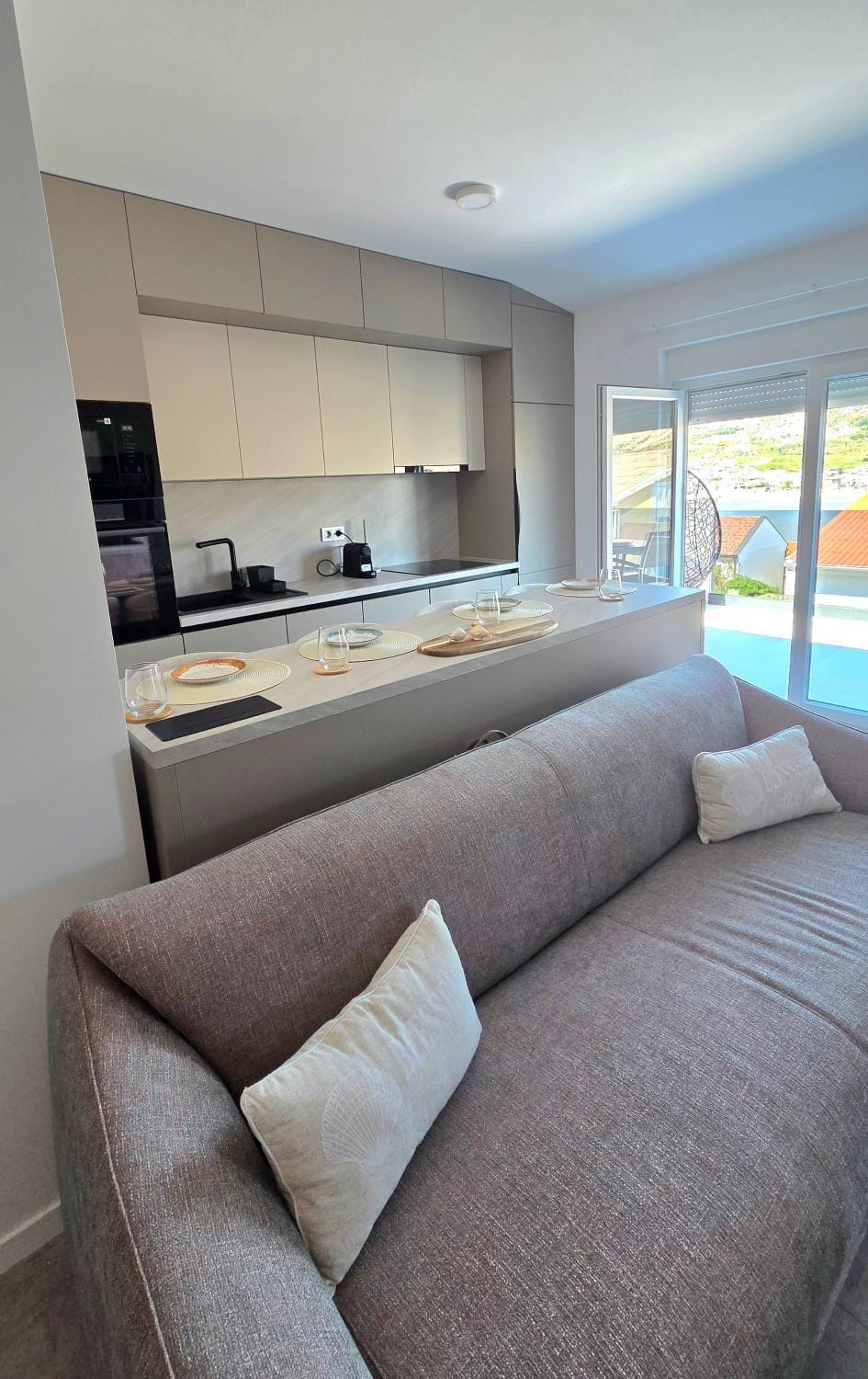 Bed, Kitchen or kitchenette, Living room