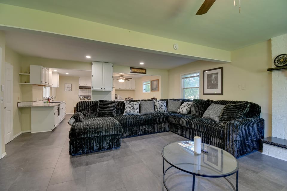 Greece Family Getaway: 2 Mi to Ontario Beach! House in New York