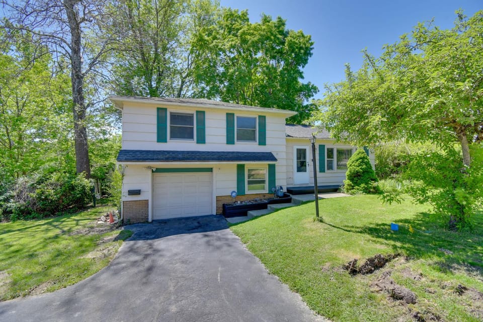 Greece Family Getaway: 2 Mi to Ontario Beach! House in New York