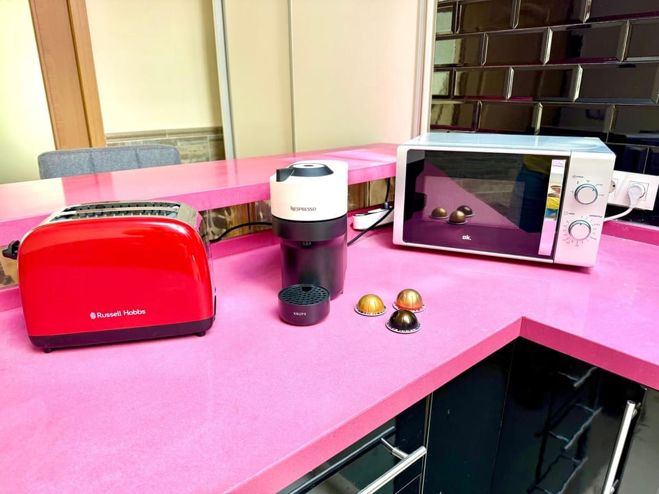 Coffee/tea facilities, microwave, toaster