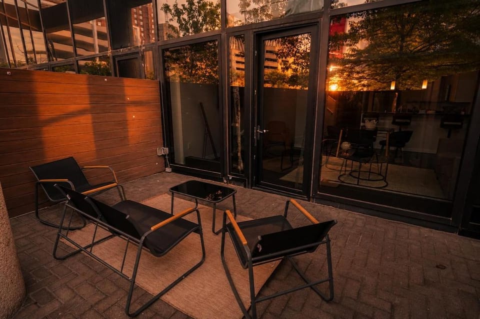 Chic Westown 1BR Duplex with Patio near RiverWalk Apartment in Milwaukee