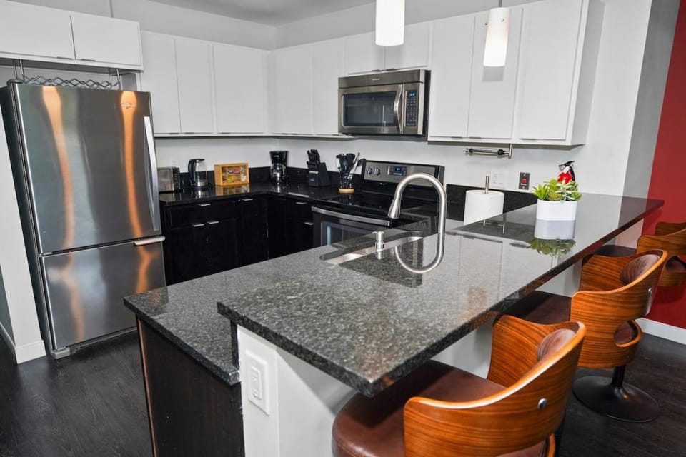 Chic Westown 1BR Duplex with Patio near RiverWalk Apartment in Milwaukee