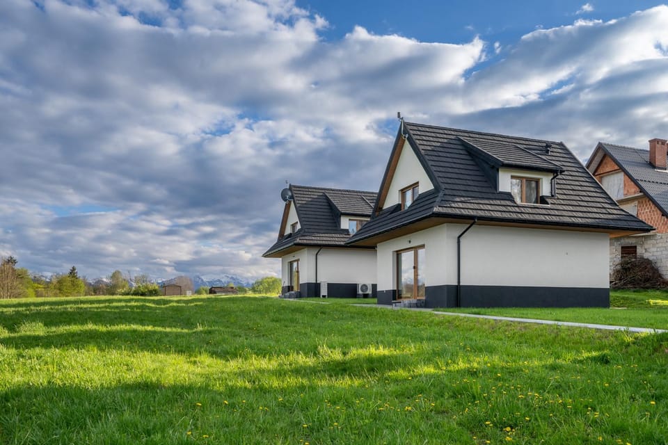 Property building, Spring, Day, Natural landscape, Garden, Garden view