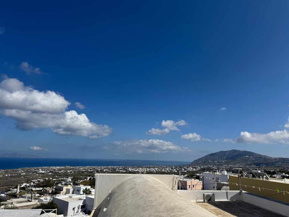 Day, Neighbourhood, Natural landscape, Mountain view, Sea view