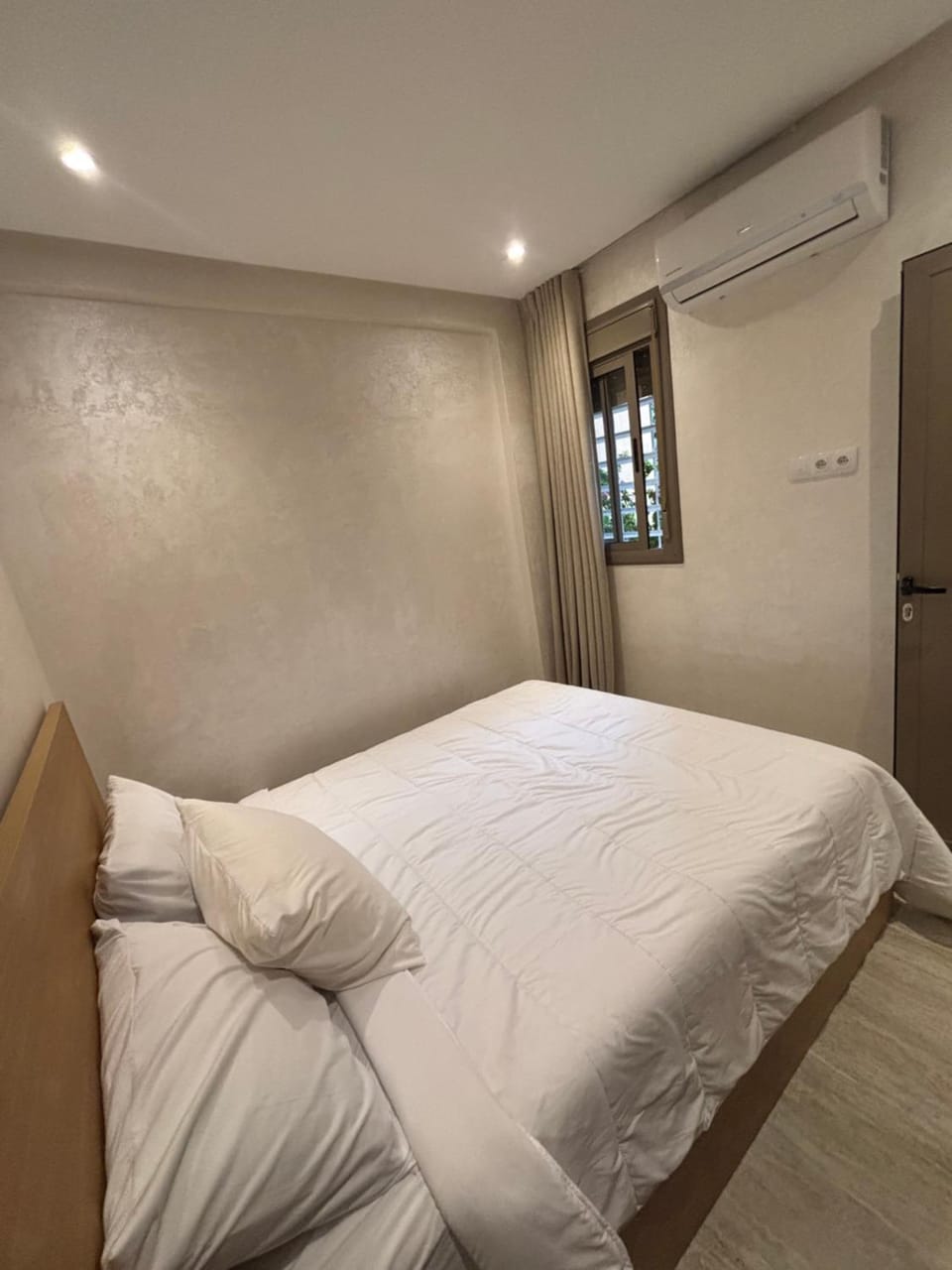 Bed, Bedroom, wardrobe, air conditioner
