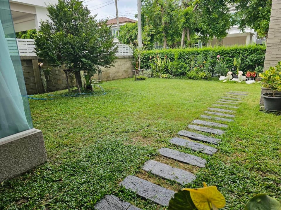 Luxury 4BR Villa with Resort Pool & Private Driver Villa in Bangkok