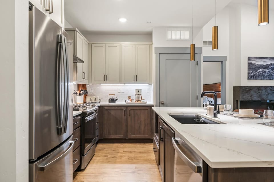Kitchen or kitchenette