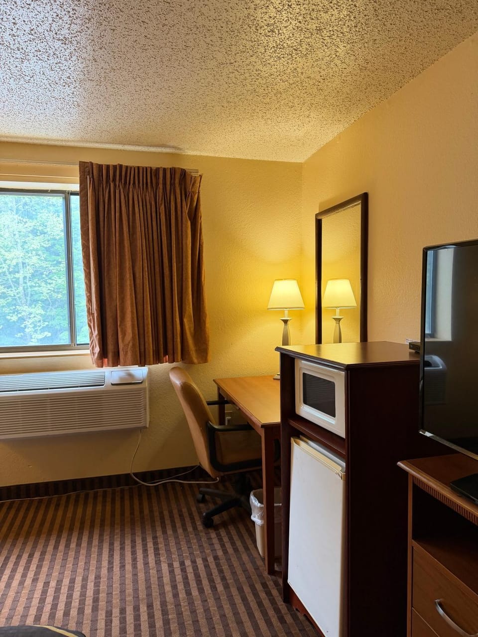 La Vale Inn Cumberland Area Hotel in Shenandoah Valley