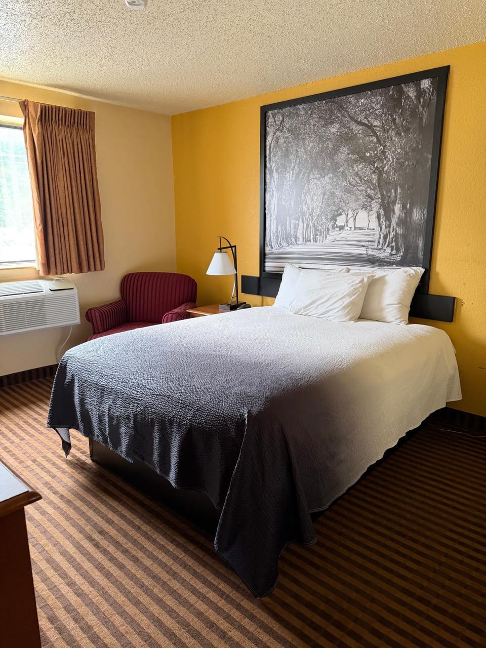 La Vale Inn Cumberland Area Hotel in Shenandoah Valley