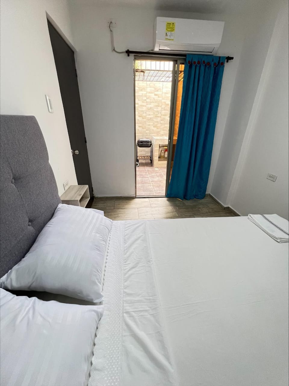 Bed, Photo of the whole room, Bedroom, air conditioner