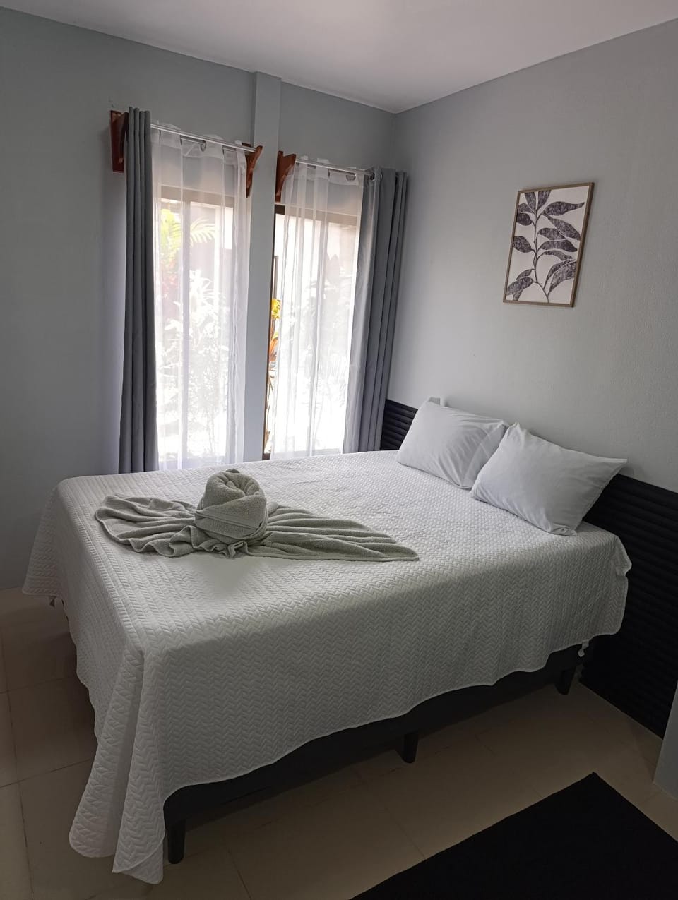 Bed, towels