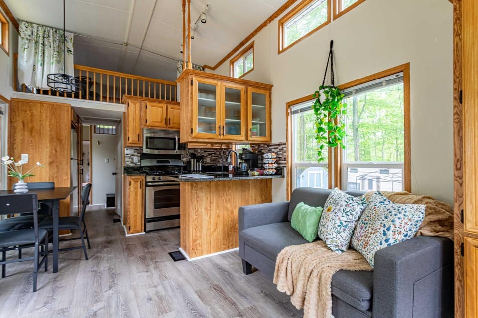 The Nook Tiny Home Fire Pit Close to Lake House in Pocono Mountains