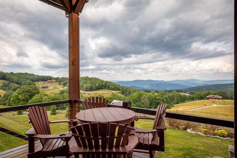 Sunrise Lodge at Eagles Nest House in Beech Mountain