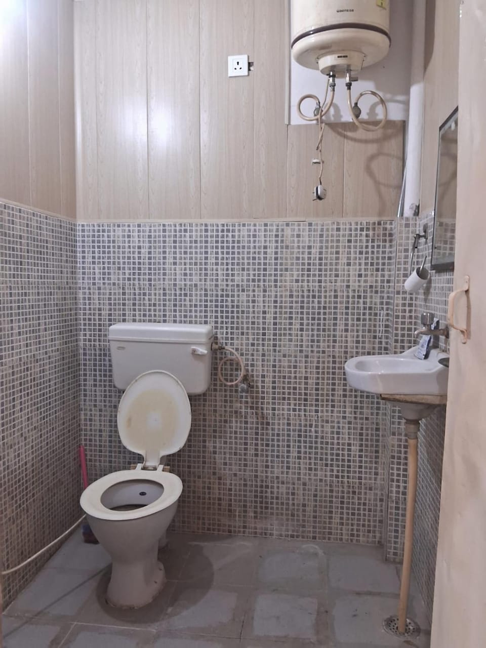 Ashish cafe Vacation rental in Varanasi