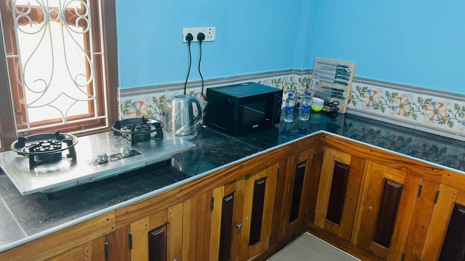 RL Holiday Inn Bed and Breakfast in Sri Lanka