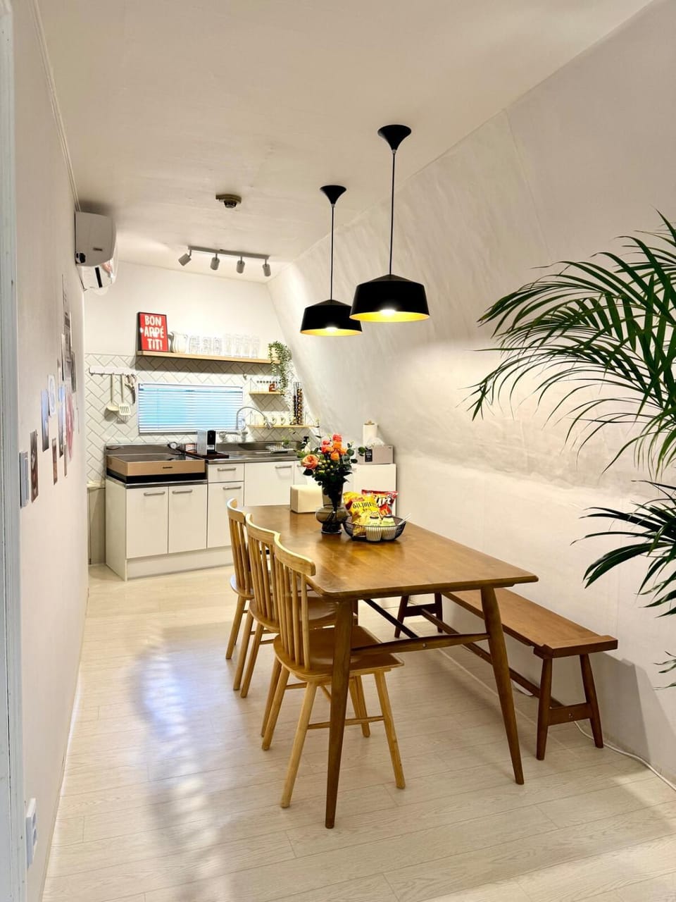 1 Min to Subway , 3 Queen Beds , Up to 6 Guests , Seoul Center Apartment in Seoul