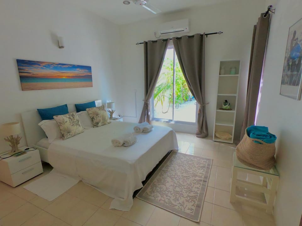Bed, Bedroom, Sea view
