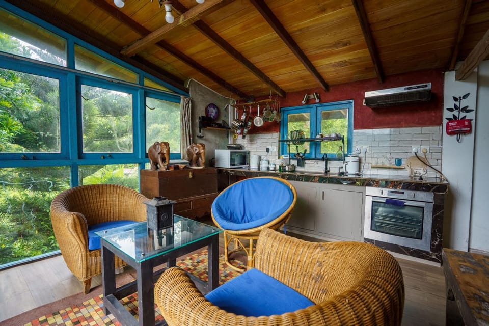 Communal lounge/ TV room, Kitchen or kitchenette, Seating area, Dining area, oven